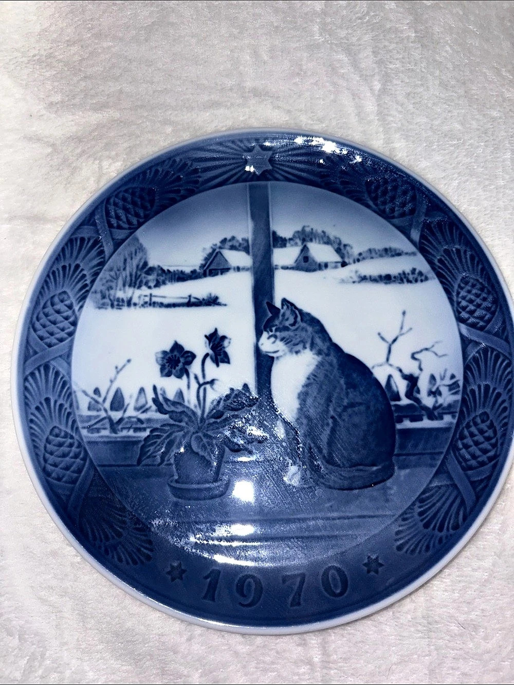 Royal Copenhagen 1970 Christmas Rose and Cat Plate & Cat Plate Blue & White